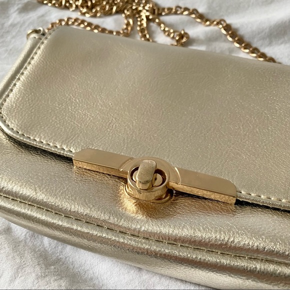 Gold Minimalist Shoulder Bag ✨ - Picture 2 of 5